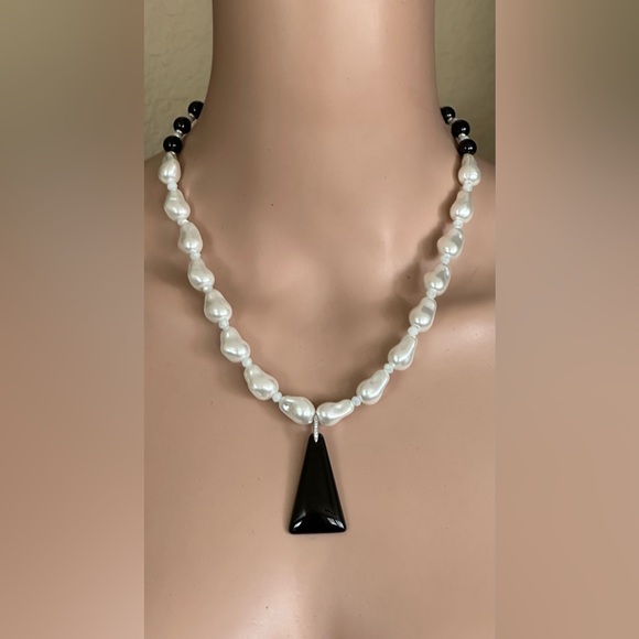 Handmade Jewelry - 20-1/2 inch White Shell Pearl Baroque bead Necklace NWOT